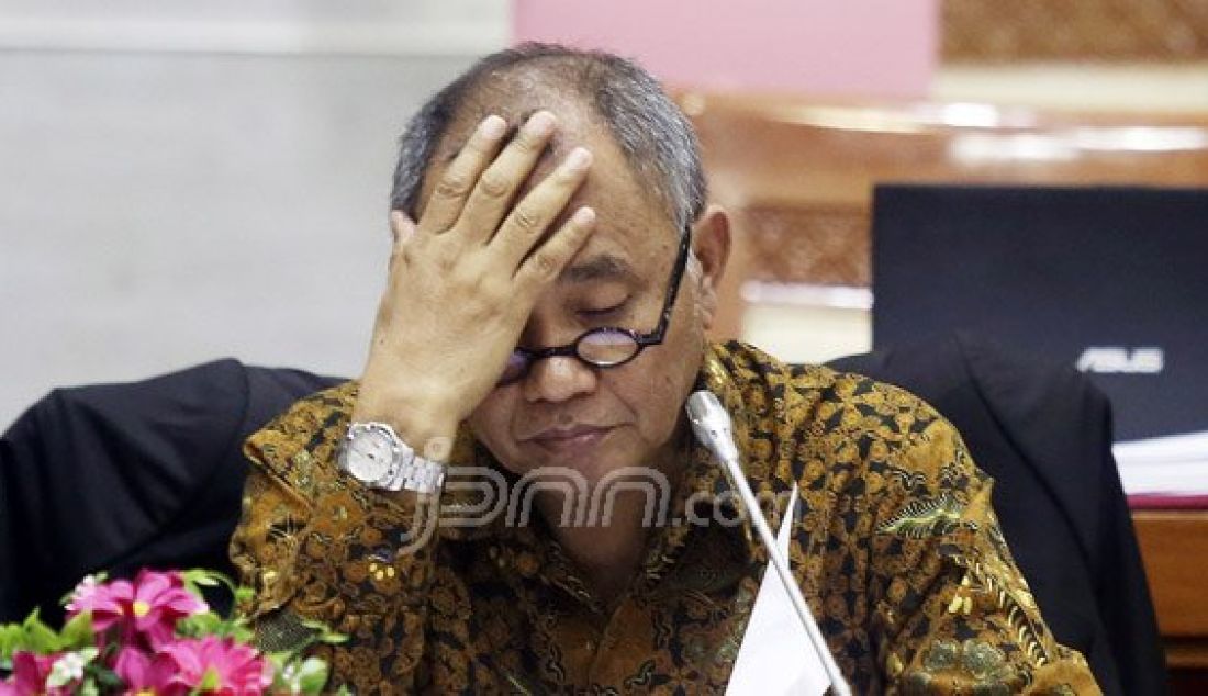 Ketua KPK Agus Rahardjo saat mengikuti rapat dengar pendapat dengan Komisi III DPR, Jakarta, Selasa (14/6). Foto: Ricardo/JPNN.com - JPNN.com