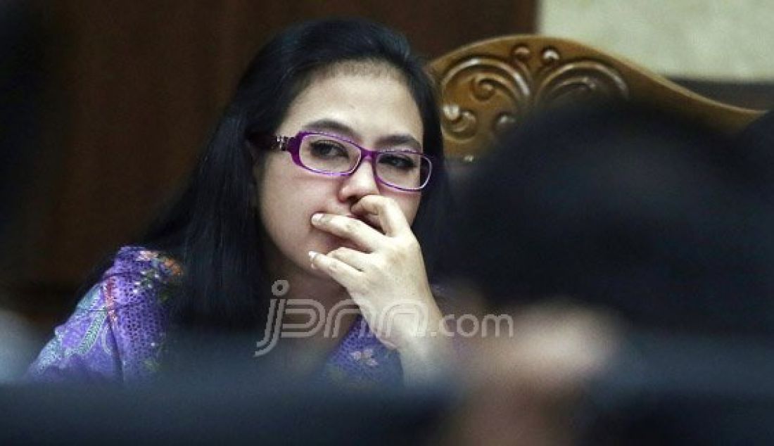 Terdakwa suap terkait proyek Jalan Trans-Seram Kemen PUPR di Maluku Damayanti Wisnu Putranti menjalani sidang lanjutan di Pengadilan Tipikor, Jakarta, Rabu (15/6). Sidang lanjutan tersebut dengan agenda pemeriksaan enam orang saksi. Foto: Ricardo/JPNN.com - JPNN.com