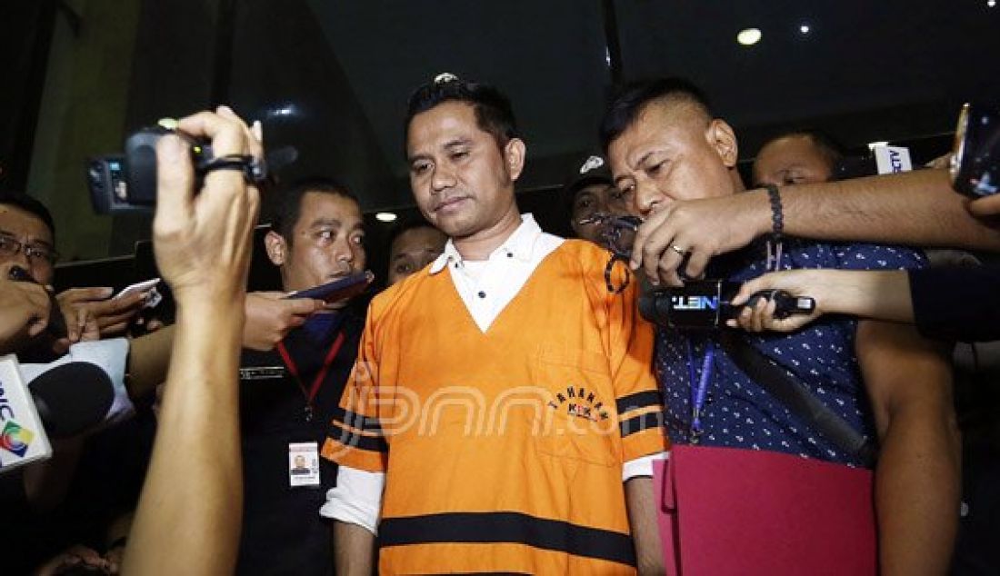 Pengacara Saipul Jamil, Kasman Sangaji saat keluar dari gedung KPK, Jakarta, Kamis (16/6). Kasman ditahan terkait operasi tangkap tangan (OTT) kasus dugaan penyuapan terhadap Panitera Pengadilan Jakarta Utara. Foto: Ricardo/JPNN.com - JPNN.com