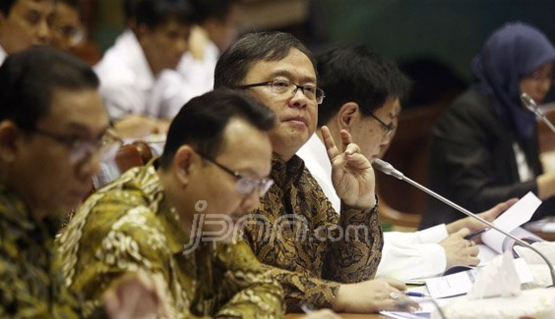 Menteri Keuangan (Menkeu) Bambang Brodjonegoro mengikuti rapat kerja dengan Komisi XI, Jakarta, Senin (20/6). Rapat tersebut membahas pembiayaan LMAN, PMN kepada BPJS Kesehatan dalam APBN-P 2016. Foto: Ricardo/JPNN.com - JPNN.com