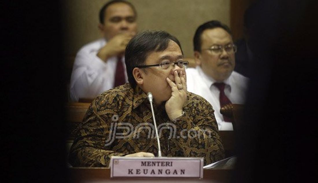 Menteri Keuangan (Menkeu) Bambang Brodjonegoro mengikuti rapat kerja dengan Komisi XI, Jakarta, Senin (20/6). Rapat tersebut membahas pembiayaan LMAN, PMN kepada BPJS Kesehatan dalam APBN-P 2016. Foto: Ricardo/JPNN.com - JPNN.com