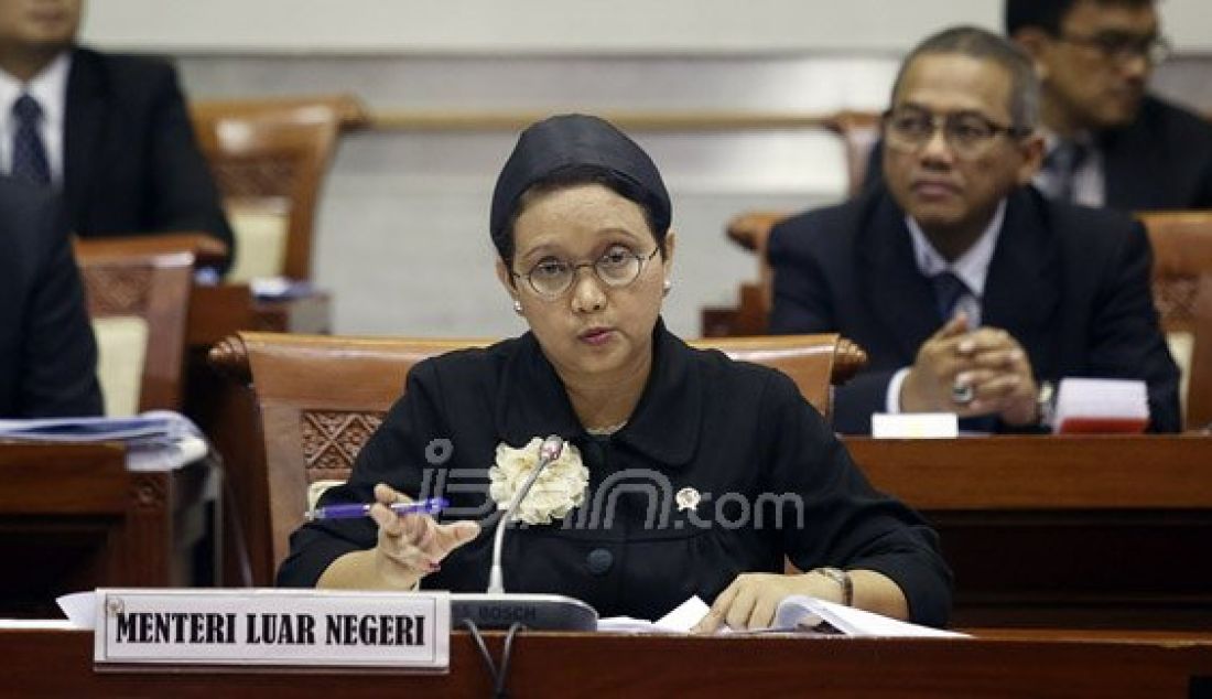 Menteri Luar Negeri (Menlu) Retno Lestari Priansari Marsudi mengikuti rapat kerja dengan Komisi I DPR di Gedung DPR, Senayan, Jakarta, Senin (20/6). Rapat tersebut membahas APBN TA 2017, isu-isu aktual dan kunjungan presiden ke Rusia (18-20 Mei 2016). Foto: Ricardo/JPNN.com - JPNN.com