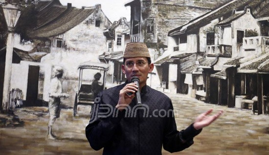 Bakal calon Gubernur DKI Jakarta Sandiaga Uno saat menghadiri dialog mengenai Permasalahan Jakarta, Jakarta, Senin (20/6). Sandiaga mengatakan lapangan pekerjaan, harga bahan pokok, pengelolaan sampah, pencegahan banjir, genangan, peningkatan keamanan harus segera dibenahi. Foto : Ricardo/JPNN.com - JPNN.com