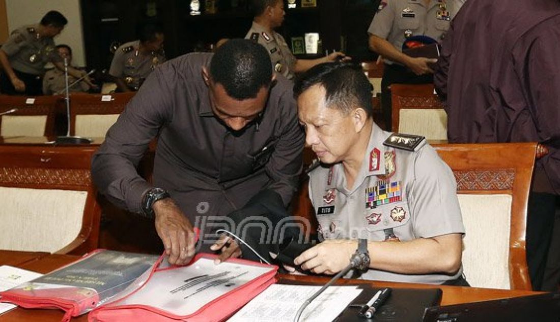 Calon Kapolri Komjen Tito Karnavian menjalani uji kelayakan dan kepatutan menjadi Kapolri dengan Komisi III DPR di gedung DPR, Senayan, Jakarta, Kamis (23/6). Foto: Ricardo/JPNN.com - JPNN.com