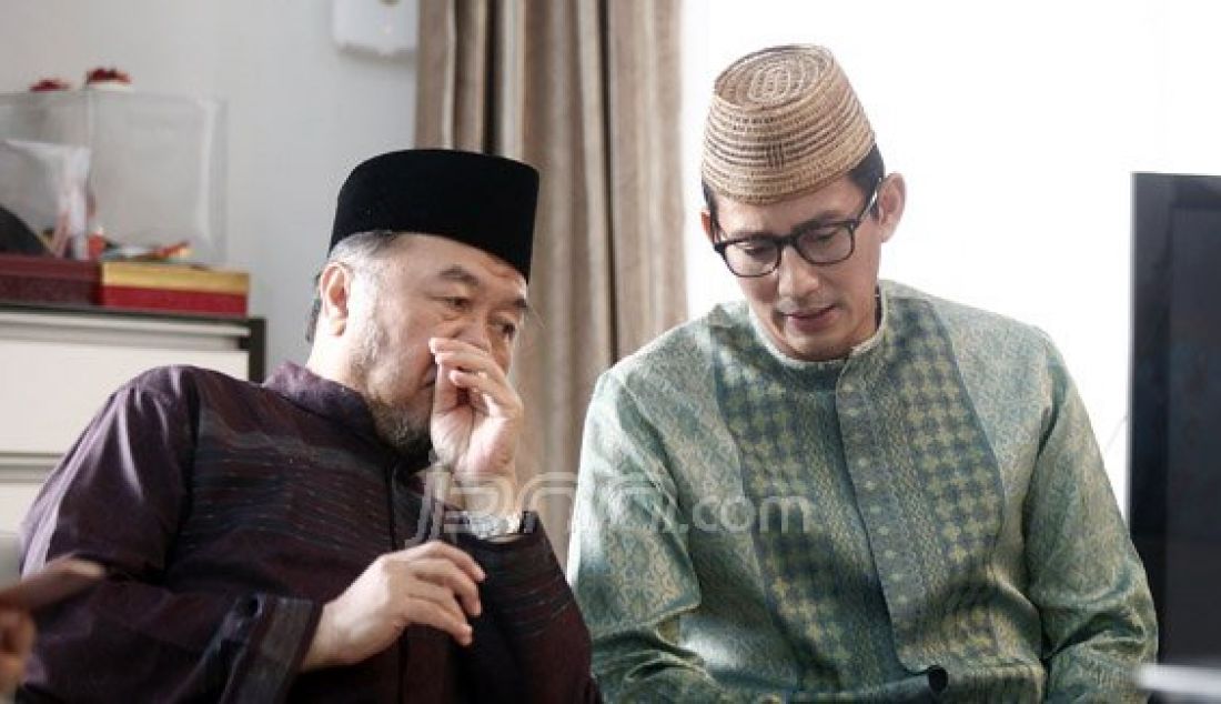 Bakal calon gubernur DKI Jakarta Sandiaga Salahuddin Uno saat menerima kunjungan Cendekiawan Muslim Prof Dr KH Didin Hafidhuddin dan ulama Majelis Pelayan Jakarta (MPJ), Jakarta, Selasa (12/7). Pertemuan tersebut memberikan dukungan kepada Sandiaga Salahuddin dan silatuhrahmi. Foto: Ricardo/JPNN.com - JPNN.com