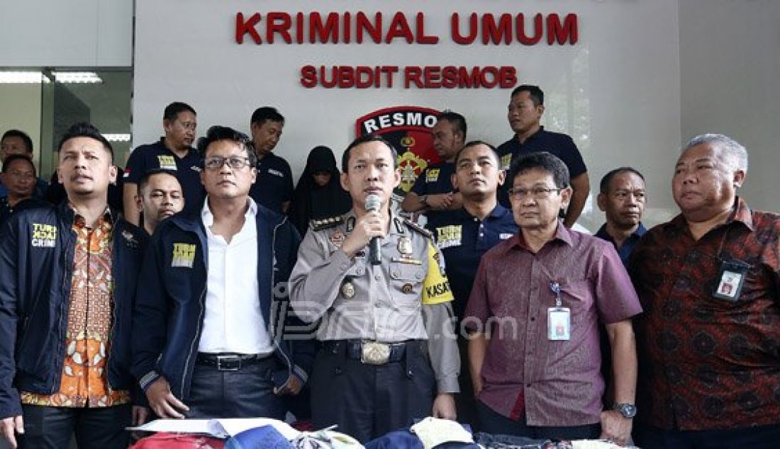 Direktur Direktorat Reserse Kriminal Umum Polda Metro Jaya, Kombes Pol Krishna Murti, Kabid Humas Polda Metro Jaya Kombes Pol Awi Setiyono dan Kakanwil DKI Jakarta Kemnkumham Endang Sudirman merilis penangkapan kembali narapidana Anwar, Jakarta, Jumat (15/7). Foto: Ricardo/JPNN.com - JPNN.com