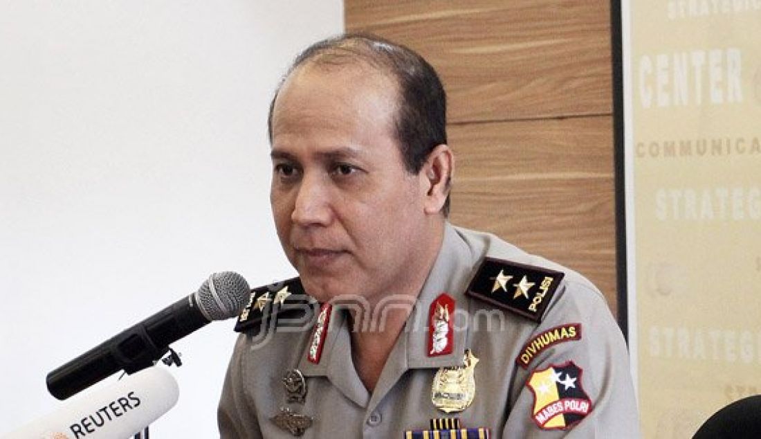 Kadiv Humas Polri Irjen Boy Rafli Amar menggelar konferensi pers terkait baku tembak antara tim gabungan TNI-Polri dengan Kelompok Santoso di Poso, Jakarta, Selasa (19/7). Polri memastikan bahwa salah satu korban yang tewas ditembak merupakan teroris Santoso. Foto: Ricardo/JPNN.com - JPNN.com