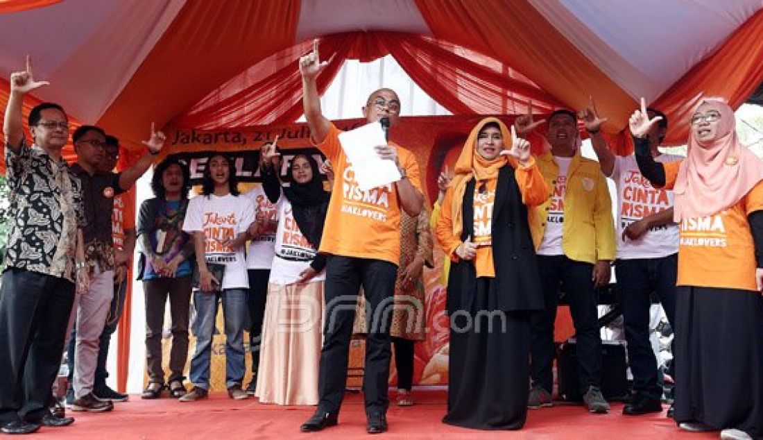 Jakarta Love Risma (Jaklovers) menggelar deklarasi dukungan kepada Bu Risma, Jakarta, Kamis (21/7). Jaklovers meminta Bu Risma untuk memimpin Jakarta. Foto: Ricardo/JPNN.com - JPNN.com