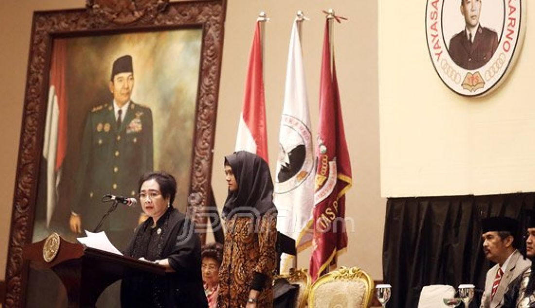 Ketua Dewan Pendiri Yayasan Pendidikan Soekarno, Rachmawati Soekarnoputri saat berbicara pada acara Dies Natalis ke 17 Universitas Bung Karno, Jakarta, Senin (25/7). Foto: Ricardo/JPNN.com - JPNN.com