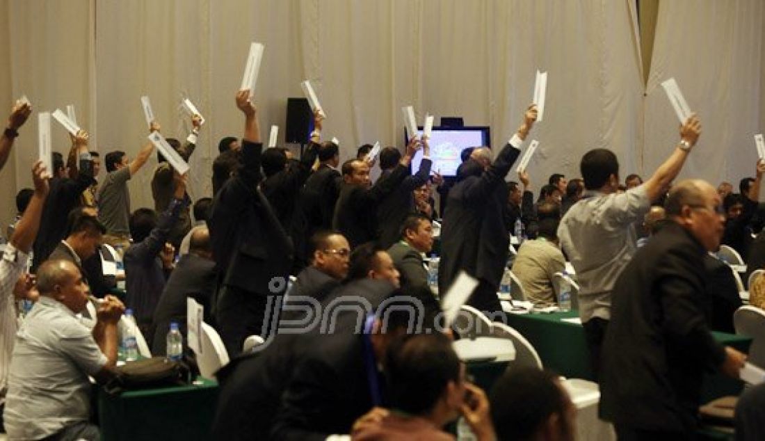 Suasana Kongres Luar Biasa PSSI di Jakarta, Rabu (3/8). KLB PSSI membahas pemilihan Plt Ketua Umum PSSI hingga kongres pemilihan terdekat, pemilihan Komite Exco, pelaksanaan Kongres Tahunan Pemilihan PSSI dan Pengesahan revisi Kode Pemilihan PSSI. Foto: Ricardo/JPNN.com - JPNN.com