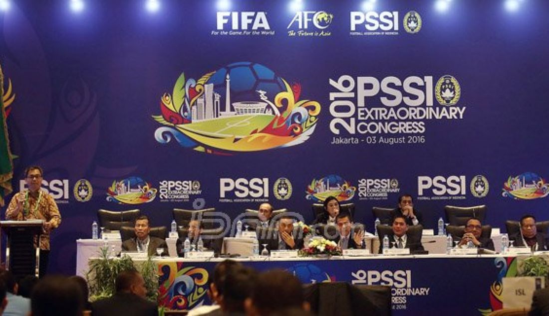 Suasana Kongres Luar Biasa PSSI di Jakarta, Rabu (3/8). KLB PSSI membahas pemilihan Plt Ketua Umum PSSI hingga kongres pemilihan terdekat, pemilihan Komite Exco, pelaksanaan Kongres Tahunan Pemilihan PSSI dan Pengesahan revisi Kode Pemilihan PSSI. Foto: Ricardo/JPNN.com - JPNN.com