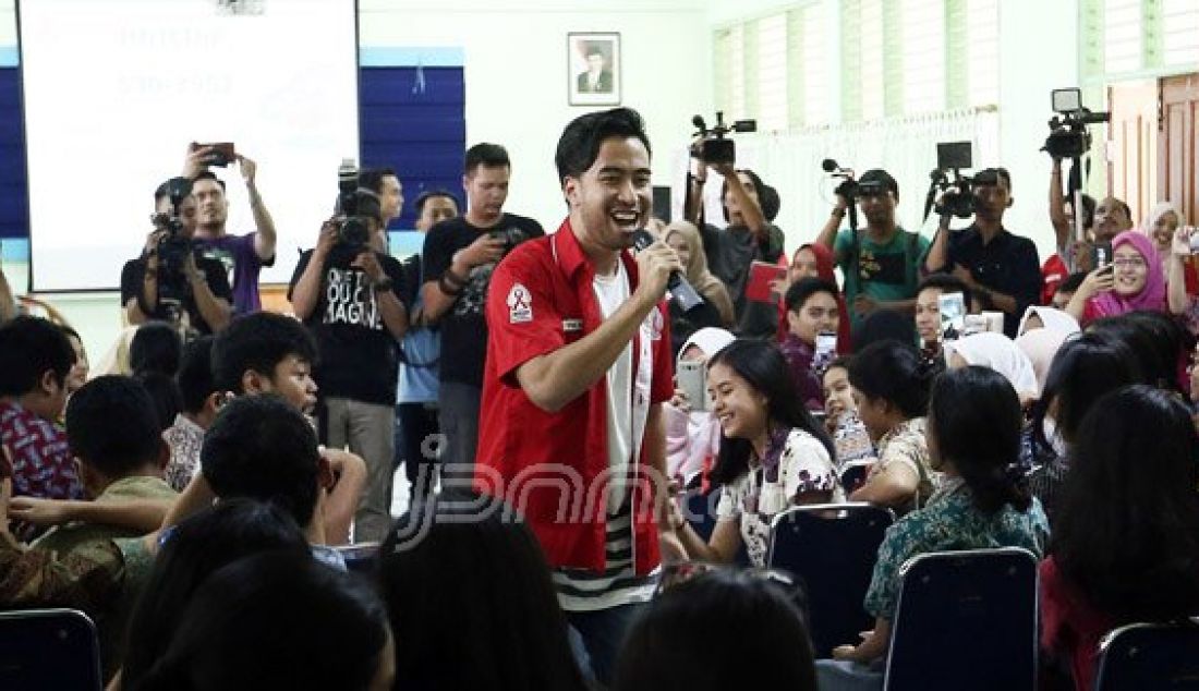 Penyanyi muda Vidi Aldiano menghadiri Seminar dan Kegiatan Hari Aids Sedunia 2016 'Masih Jaman Sex Bebas?,' di SMU N 70 Jakarta, Kamis (4/8). Foto: Ricardo/JPNN.com - JPNN.com