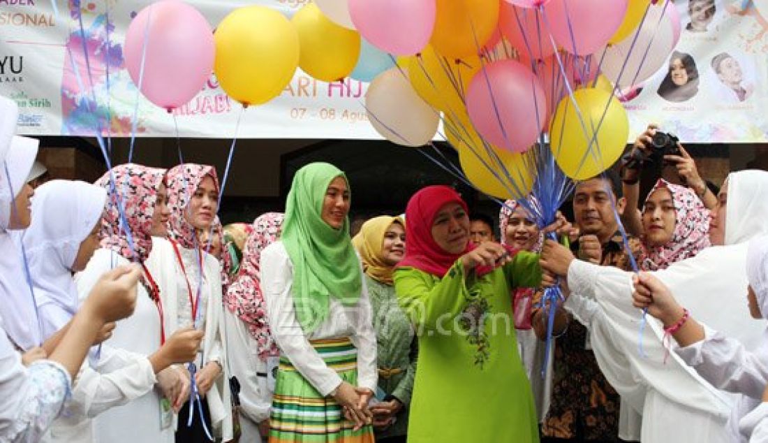 Menteri Sosial Khofifah Indar Parawansa menghadiri Hari Hijaber Indonesia di Mesjid Sunda Kelapa, Jakarta, Minggu (7/8). Menteri Sosial Khofifah Indar Parawansa merupakan tokoh inspirasi muslimah Indonesia. Foto : Ricardo/JPNN.com - JPNN.com