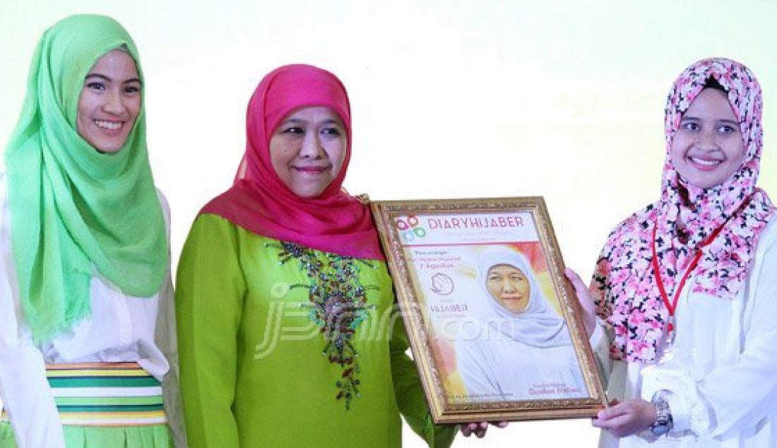 Menteri Sosial Khofifah Indar Parawansa menghadiri Hari Hijaber Indonesia di Mesjid Sunda Kelapa, Jakarta, Minggu (7/8). Menteri Sosial Khofifah Indar Parawansa merupakan tokoh inspirasi muslimah Indonesia. Foto : Ricardo/JPNN.com - JPNN.com