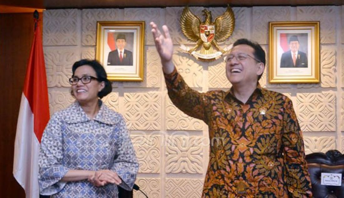 Menteri Keuangan (Menkeu) Sri Mulyani Indrawati menemui Ketua DPD RI Ketua DPD RI Irman Gusman, Senayan, Jakarta, Rabu (10/8).Pertemuan membahas pemotongan anggaran pada lembaga yang sebelumnya dikenal sebagai utusan daerah tersebut. Foto: Charlie/Indopos - JPNN.com