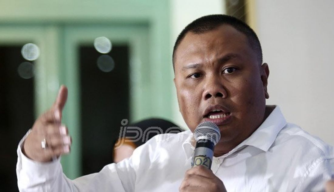 Pengamat Politik Universita Paramadina Hendri Satrio menjadi pembicara pada diskusi bertema Tensi Tinggi Pilkada DKI, Jakarta, Sabtu (13/8). Foto: Ricardo/JPNN.com - JPNN.com