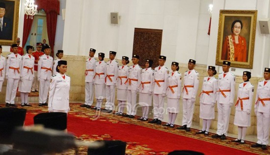 Pengukuhan Pasukan Pengibar Bendera Pusaka (Paskibraka) HUT Kemerdekaan RI ke 71 oleh Presiden Joko Widodo di Istana Negara, Jakarta, Senin (15/8). Foto: Natalia/JPNN.com - JPNN.com