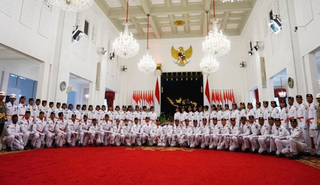 Pengukuhan Pasukan Pengibar Bendera Pusaka (Paskibraka) HUT Kemerdekaan RI ke 71 oleh Presiden Joko Widodo di Istana Negara, Jakarta, Senin (15/8). Foto: Natalia/JPNN.com - JPNN.com