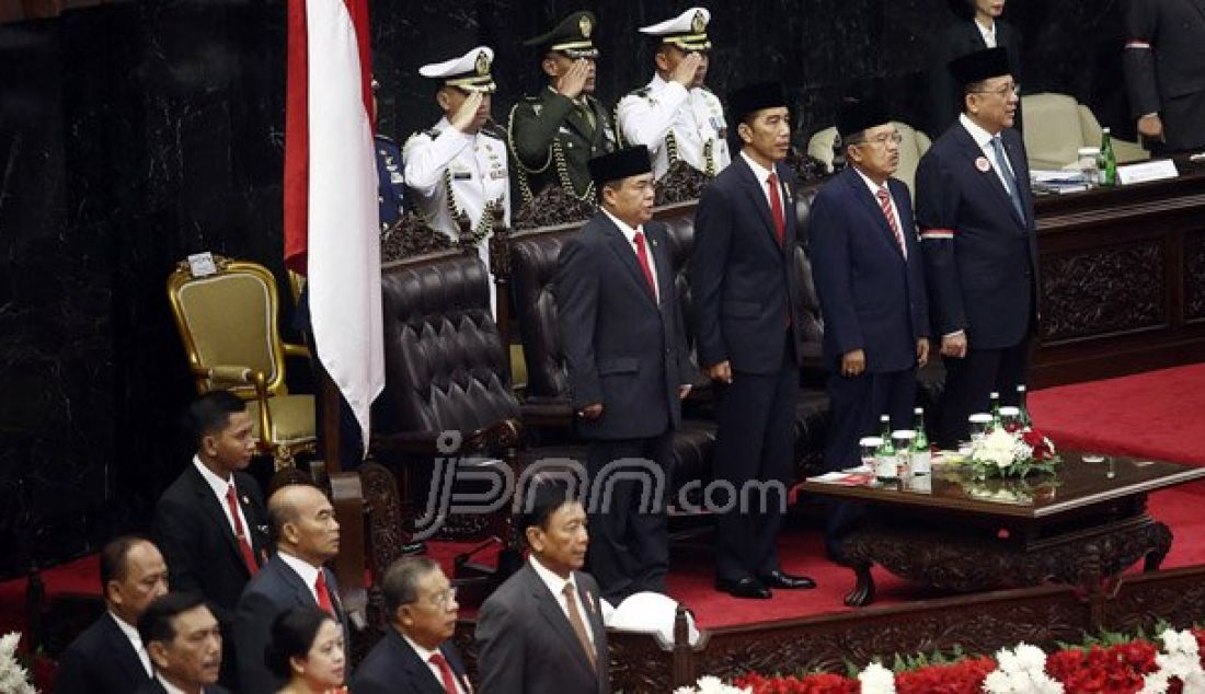 Presiden Joko Widodo, Wakil Presiden Jusuf Kalla menghadiri rapat Paripurna I di kompleks Parlemen, Senayan, Jakarta, Selasa (16/8). Sidang tersebut beragendakan penyampaian pidato kenegaraan Presiden Joko Widodo. Foto: Ricardo/JPNN.com - JPNN.com