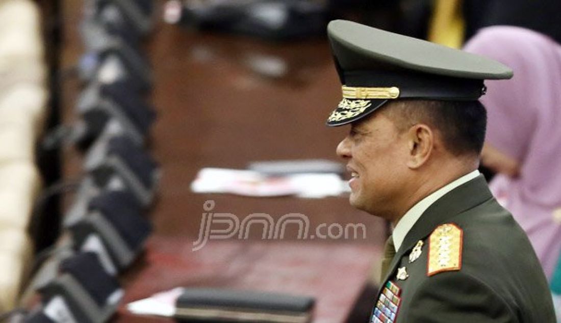 Panglima TNI Jenderal TNI Gatot Nurmantyo menghadiri rapat Paripurna I di kompleks Parlemen, Senayan, Jakarta, Selasa (16/8). Sidang tersebut beragendakan penyampaian pidato kenegaraan Presiden Joko Widodo. Foto: Ricardo/JPNN.com - JPNN.com