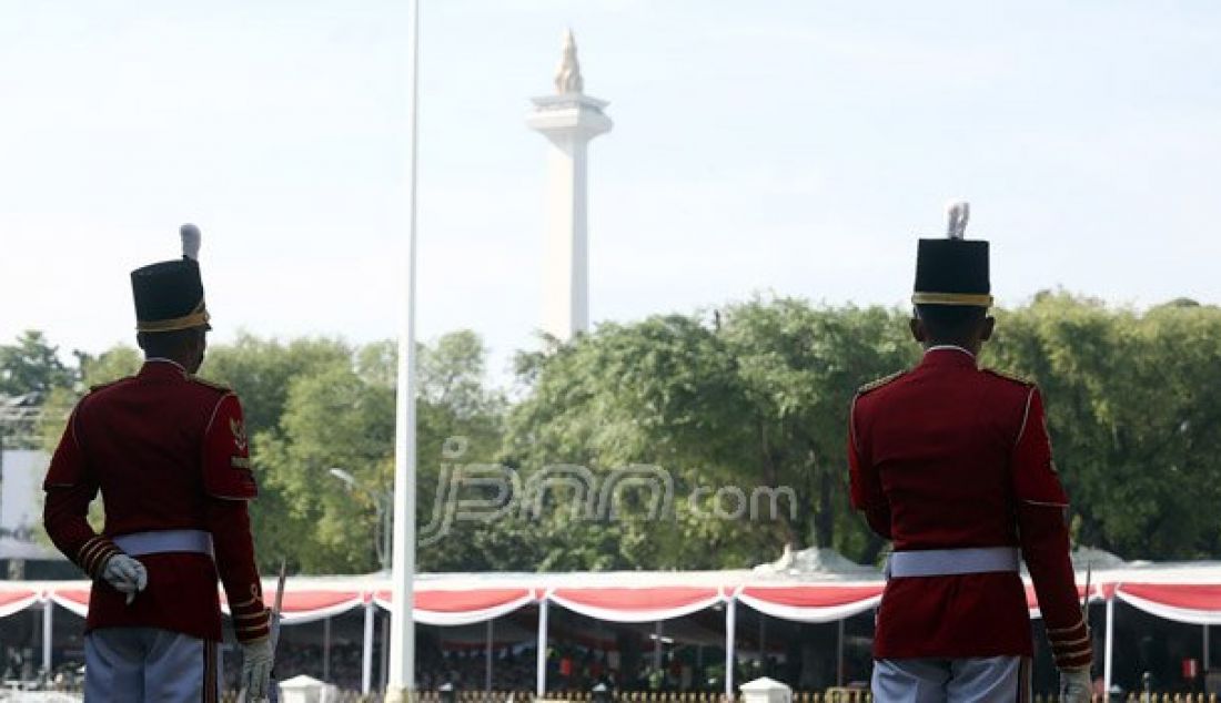 Suasana upacara penaikan bendera Pusaka pada Peringatan HUT Proklamasi Kemerdekaan ke-71 Republik Indonesia di Lapangan Istana Merdeka, Jakarta, Rabu (17/8). Jokowi menjadi inspektur upacara detik-detik Proklamasi. Foto: Ricardo/JPNN.com - JPNN.com