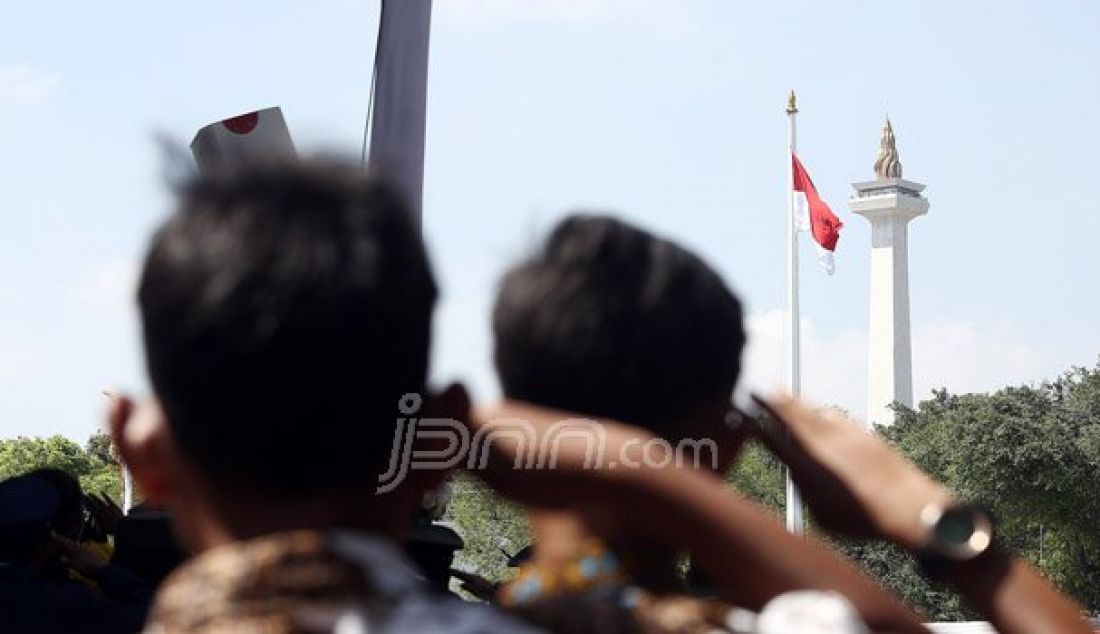 Suasana upacara penaikan bendera Pusaka pada Peringatan HUT Proklamasi Kemerdekaan ke-71 Republik Indonesia di Lapangan Istana Merdeka, Jakarta, Rabu (17/8). Jokowi menjadi inspektur upacara detik-detik Proklamasi. Foto: Ricardo/JPNN.com - JPNN.com