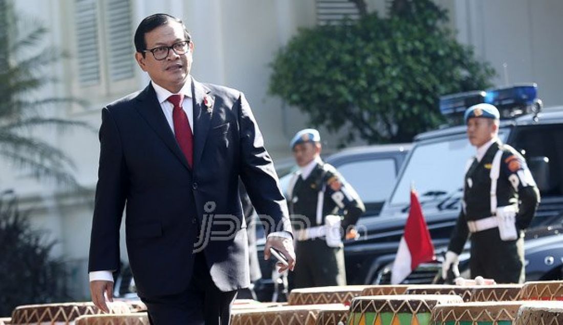 Sekretaris Kabinet Pramono Anung menghadiri upacara penaikan bendera Pusaka pada Peringatan HUT Proklamasi Kemerdekaan ke-71 Republik Indonesia di Lapangan Istana Merdeka, Jakarta, Rabu (17/8). Jokowi menjadi inspektur upacara detik-detik Proklamasi. Foto: Ricardo/JPNN.com - JPNN.com