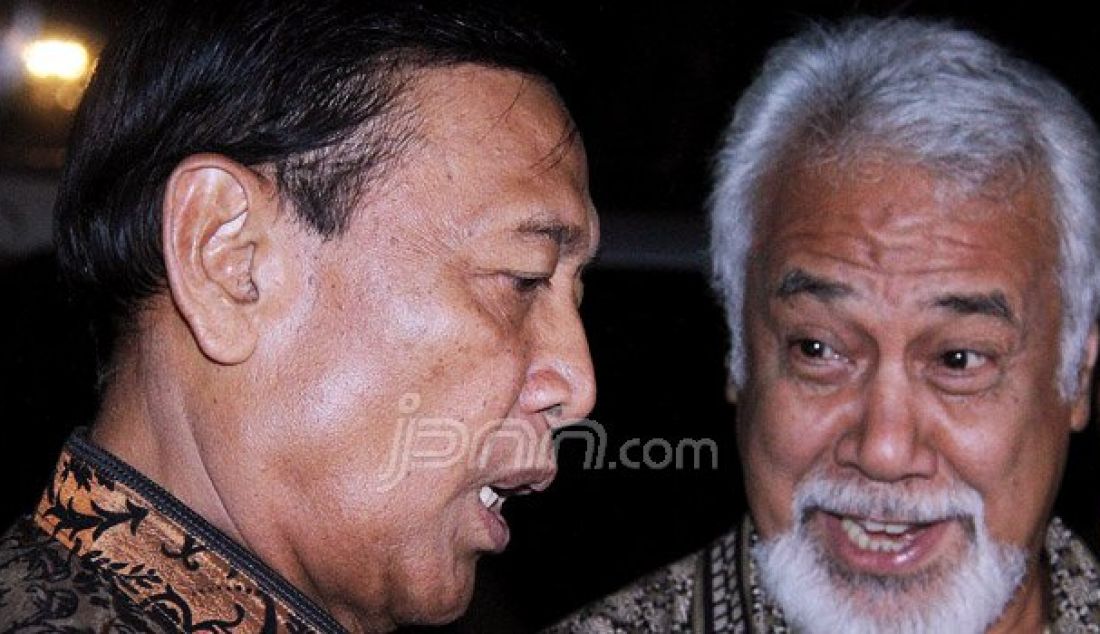 Menkopolhukam Wiranto bersama mantan Presiden dan Perdana Menteri Timor Leste Xanana Gusmao usai melakukan pertemuan terbatas di Jakarta, Minggu (21/8). Pertemuan membahas batas perairan laut antara Indonesia, Australia dan Timor Leste. Foto: Ricardo/JPNN.com - JPNN.com