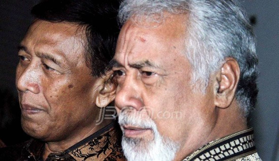 Menkopolhukam Wiranto bersama mantan Presiden dan Perdana Menteri Timor Leste Xanana Gusmao usai melakukan pertemuan terbatas di Jakarta, Minggu (21/8). Pertemuan membahas batas perairan laut antara Indonesia, Australia dan Timor Leste. Foto: Ricardo/JPNN.com - JPNN.com