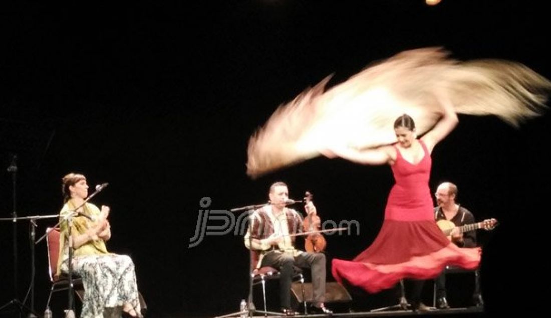 The Flamenco Show dengan tema 'So Close, So Far' dari Flamenco-Andalusi troupe Chekara, diselenggarakan oleh Kedutaan Besar Spanyol di Indonesia. Foto: Natalia/JPNN.com - JPNN.com