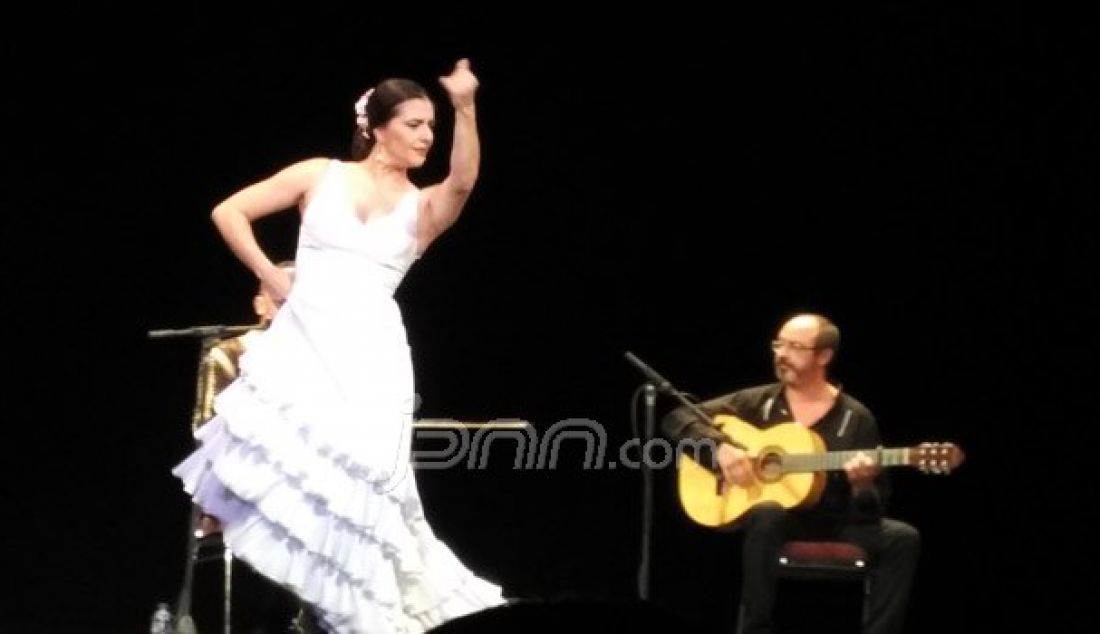 The Flamenco Show dengan tema 'So Close, So Far' dari Flamenco-Andalusi troupe Chekara, diselenggarakan oleh Kedutaan Besar Spanyol di Indonesia. Foto: Natalia/JPNN.com - JPNN.com