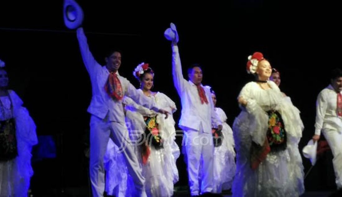 Beragam kebudayaan tradisional Meksiko ditunjukkan kelompok Folkloric Ballet yang dihadirkan Kedutaan Besar Meksiko di Indonesia. Foto: Natalia/JPNN.com - JPNN.com