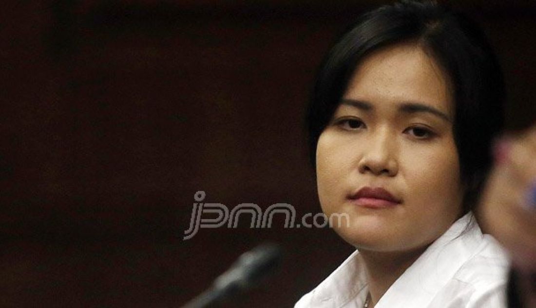 Terdakwa kasus pembunuhan berencana kepada teman kuliahnya, Wayan Mirna Salihin, Jessica Kumala Wongso menjalani sidang lanjutan di Pengadilan Negeri Jakarta Pusat, Rabu (31/8). Sidang tersebut mendengarkan keterangan saksi ahli. Foto: Ricardo/JPNN.com - JPNN.com