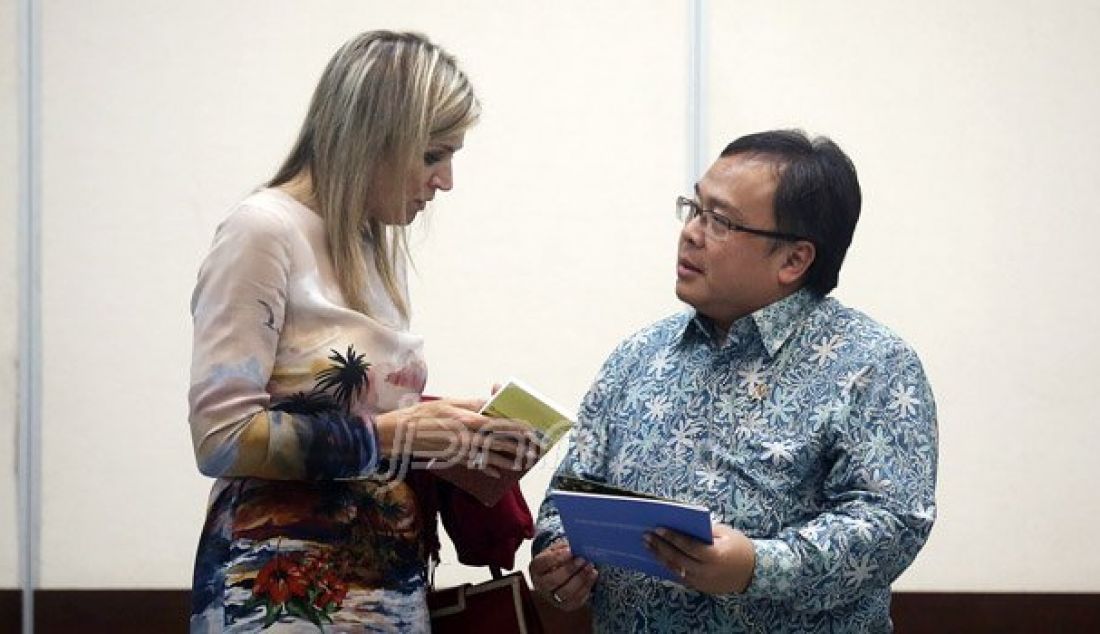 Menteri PPN Bambang Brodjonegoro menyambut kedatangan Ratu Belanda Maxima di Kantor Bappenas, Jakarta, Kamis (1/9). Menteri Bambang dan Ratu Maxima melakukan pertemuan tertutup membahas mengenai keuangan inklusi. Foto: Ricardo/JPNN.com - JPNN.com