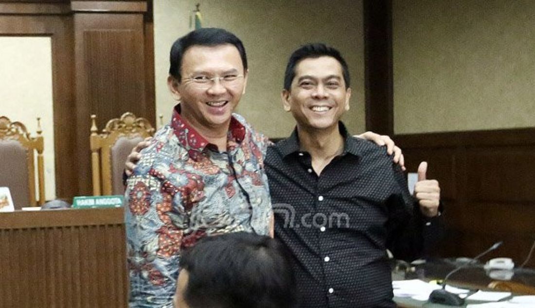 Gubernur DKI Jakarta, Basuki Tjahaja Purnama (Ahok) dan stafnya, Sunny Tanuwidjaja bersaksi di Pengadilan Tipikor Jakarta, Senin (5/9/). Keduanya dihadirkan sebagai saksi oleh Jaksa Penuntut Umum pada Komisi Pemberantasan Korupsi (KPK) untuk terdakwa Mohamad Sanusi. Foto: Ricardo/JPNN.com - JPNN.com