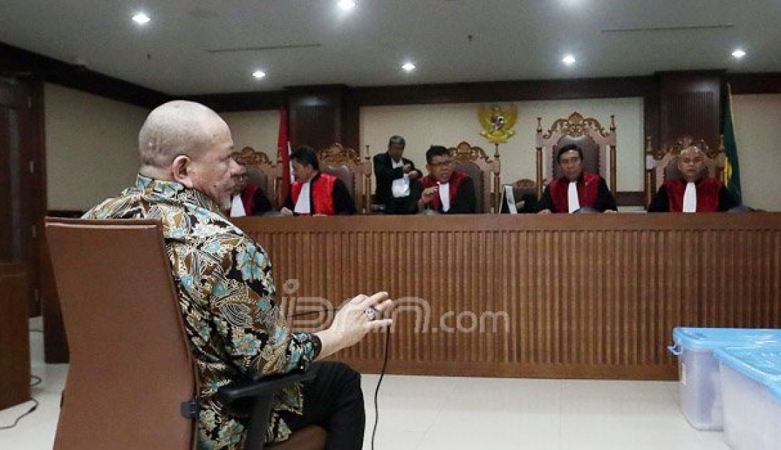 Sidang perkara korupsi dana hibah Kadin Jatim 2011-2014, dengan terdakwa La Nyalla Mattalitti menjalani sidang dakwaan di Pegadilan Tipikor, Jakarta Pusat, Senin (5/9). Foto: Ricardo/JPNN.com - JPNN.com