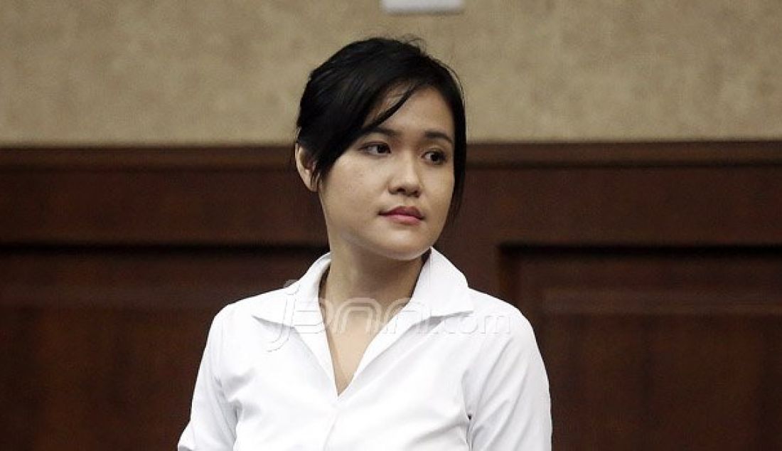 Terdakwa Jessica Kumala Wongso saat menjalani sidang kasus pembunuhan berencana Wayan Mirna Salihin di Pengadilan Negeri Jakarta Pusat, Senin (5/9). Sidang tersebut menghadirkan saksi ahli dari pihak Jessica. Foto: Ricardo/JPNN.com - JPNN.com