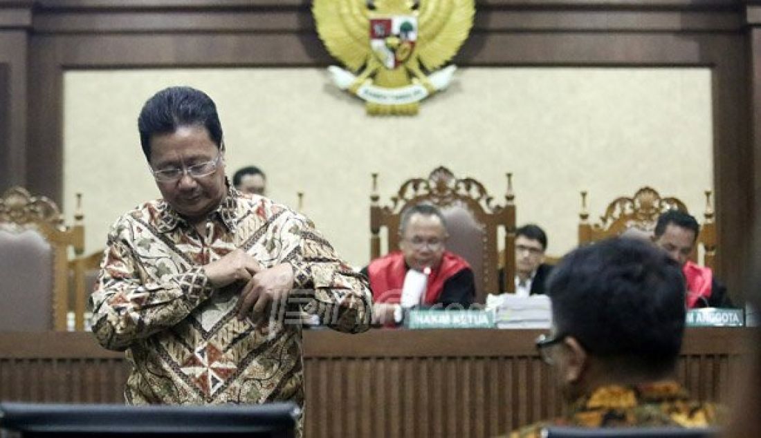 Direktur Pemasaran PT KIA Hartanto Sukmono bersaksi pada sidang kasus pembunuhan berencana kepada Wayan Mirna Salihin dengan terdakwa Jessica Kumala Wongso di Pengadilan Negeri Jakarta Pusat, Senin (5/9). Sidang menghadirkan saksi ahli dari pihak Jessica. Foto: Ricardo/JPNN.com - JPNN.com