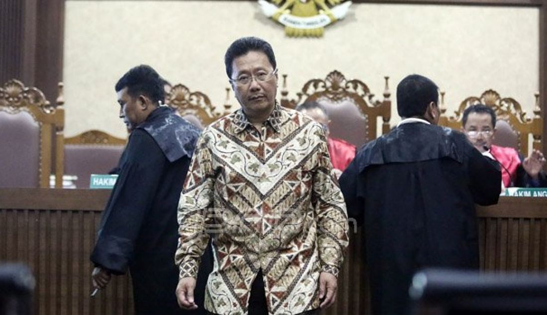 Direktur Pemasaran PT KIA Hartanto Sukmono bersaksi pada sidang kasus pembunuhan berencana kepada Wayan Mirna Salihin dengan terdakwa Jessica Kumala Wongso di Pengadilan Negeri Jakarta Pusat, Senin (5/9). Sidang menghadirkan saksi ahli dari pihak Jessica. Foto: Ricardo/JPNN.com - JPNN.com