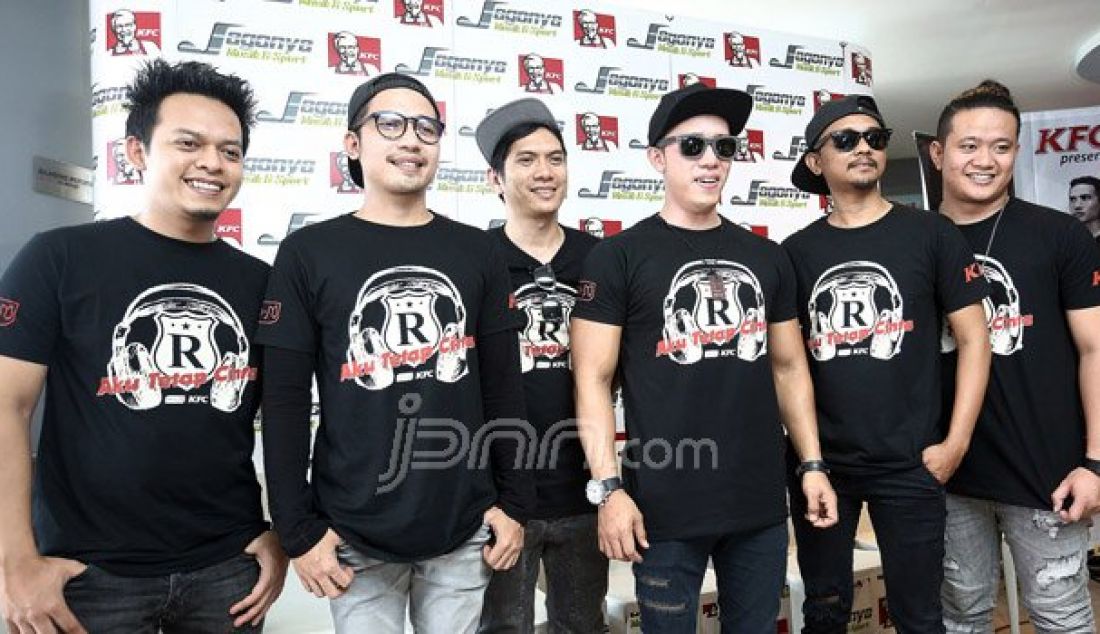 Grup Band Repvblik bersama Label Pro M, Jagonya Music dan Sport Indonesia (JMSI), KFC Indonesia menggelar launching album kedua berjudul Aku Tetap Cinta, Jakarta, Rabu (7/9). Album yang terdiri dari 13 lagu bisa didapatkan digerai KFC seluruh Indonesia. Foto: Ricardo/JPNN.com - JPNN.com