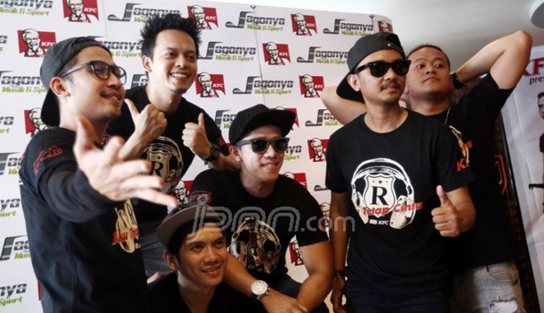 Grup Band Repvblik bersama Label Pro M, Jagonya Music dan Sport Indonesia (JMSI), KFC Indonesia menggelar launching album kedua berjudul Aku Tetap Cinta, Jakarta, Rabu (7/9). Album yang terdiri dari 13 lagu bisa didapatkan digerai KFC seluruh Indonesia. Foto: Ricardo/JPNN.com - JPNN.com