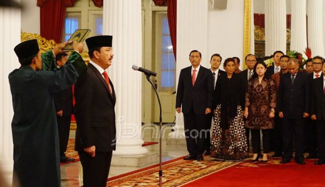 Konjen Pol Budi GunawanPresiden Joko Widodo melantik Komjen Pol Budi Gunawan sebagai Kepala Badan Intelijen Negara (BIN) di Istana Negara, Jumat (9/9). Foto: Natalia/JPNN.com saat - JPNN.com