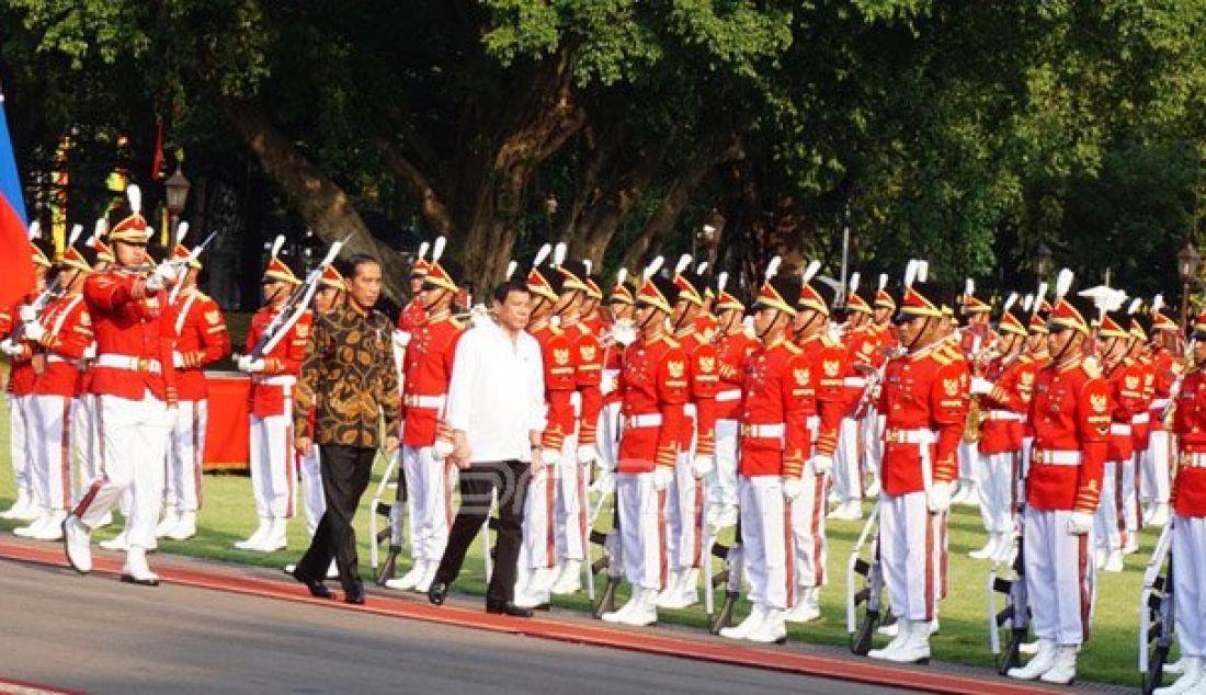 Presiden Joko Widodo saat menyambut kunjungan kenegaraan Presiden Filipina Rodrigo Duterte di Istana Merdeka, Jakarta, Jumat (9/9). Foto: Natalia/JPNN.com - JPNN.com