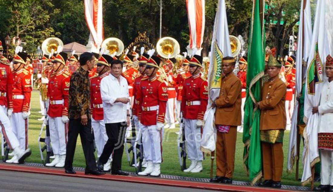 Presiden Joko Widodo saat menyambut kunjungan kenegaraan Presiden Filipina Rodrigo Duterte di Istana Merdeka, Jakarta, Jumat (9/9). Foto: Natalia/JPNN.com - JPNN.com