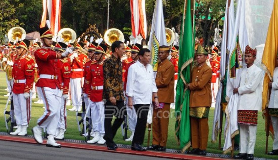 Presiden Joko Widodo saat menyambut kunjungan kenegaraan Presiden Filipina Rodrigo Duterte di Istana Merdeka, Jakarta, Jumat (9/9). Foto: Natalia/JPNN.com - JPNN.com