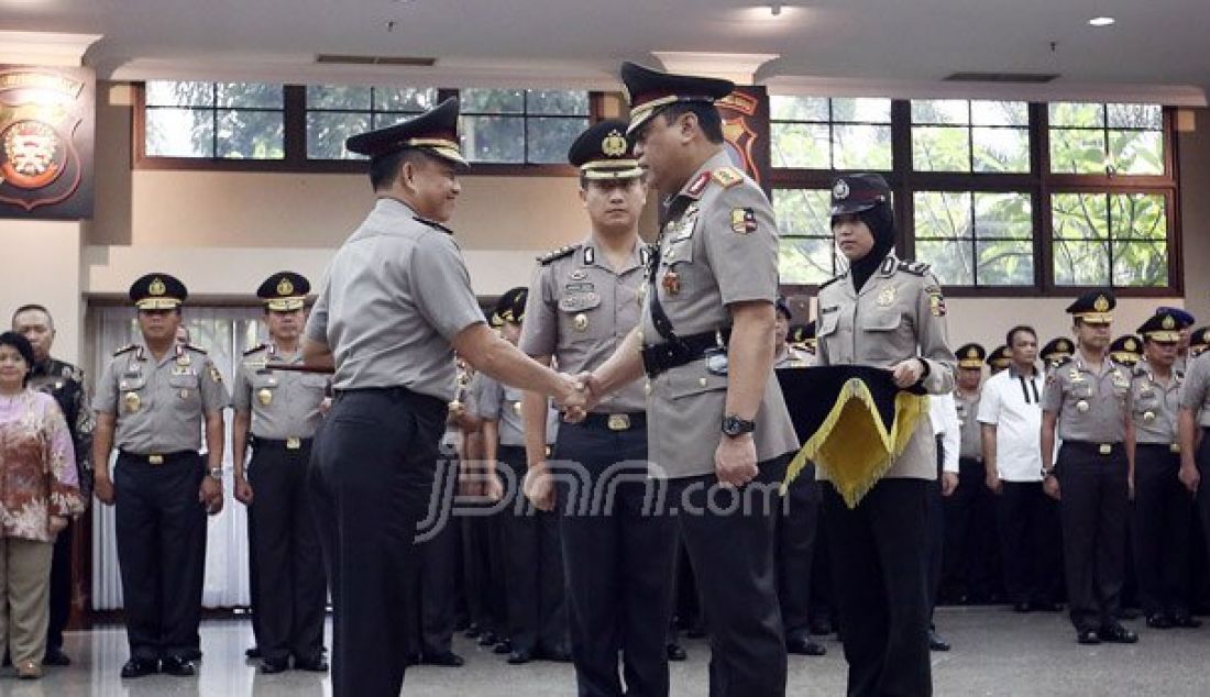 Kapolri Jenderal Pol Tito Karnavian melantik Komisaris Jenderal Syafruddin di Mabes Polri, Jakarta, Sabtu (10/9). Syafruddin menjadi Wakapolri menggantikan Komisaris Jenderal Budi Gunawan. Foto: Ricardo/JPNN.com - JPNN.com