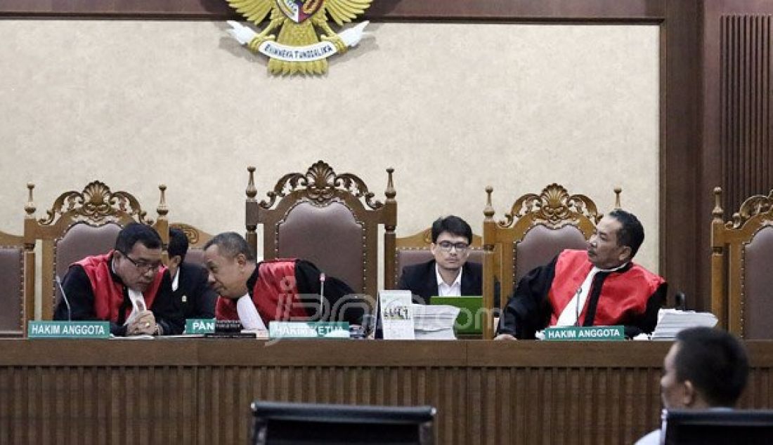 Sidang kasus pembunuhan berencana kepada Wayan Mirna Salihin dengan terdakwa Jessica Kumala Wongso kmebali digelar di Pengadilan Negeri Jakarta Pusat, Kamis (15/9). Sidang menghadirkan saksi ahli dari pihak Jessica. Foto: Ricardo/JPNN.com - JPNN.com