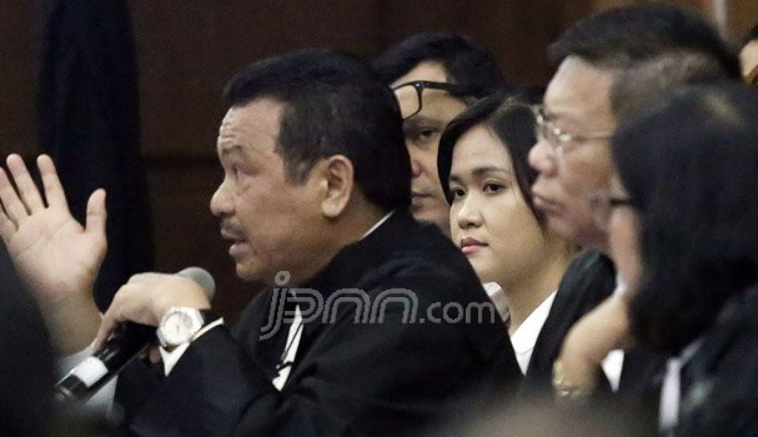 Sidang kasus pembunuhan berencana kepada Wayan Mirna Salihin dengan terdakwa Jessica Kumala Wongso kmebali digelar di Pengadilan Negeri Jakarta Pusat, Kamis (15/9). Sidang menghadirkan saksi ahli dari pihak Jessica. Foto: Ricardo/JPNN.com - JPNN.com