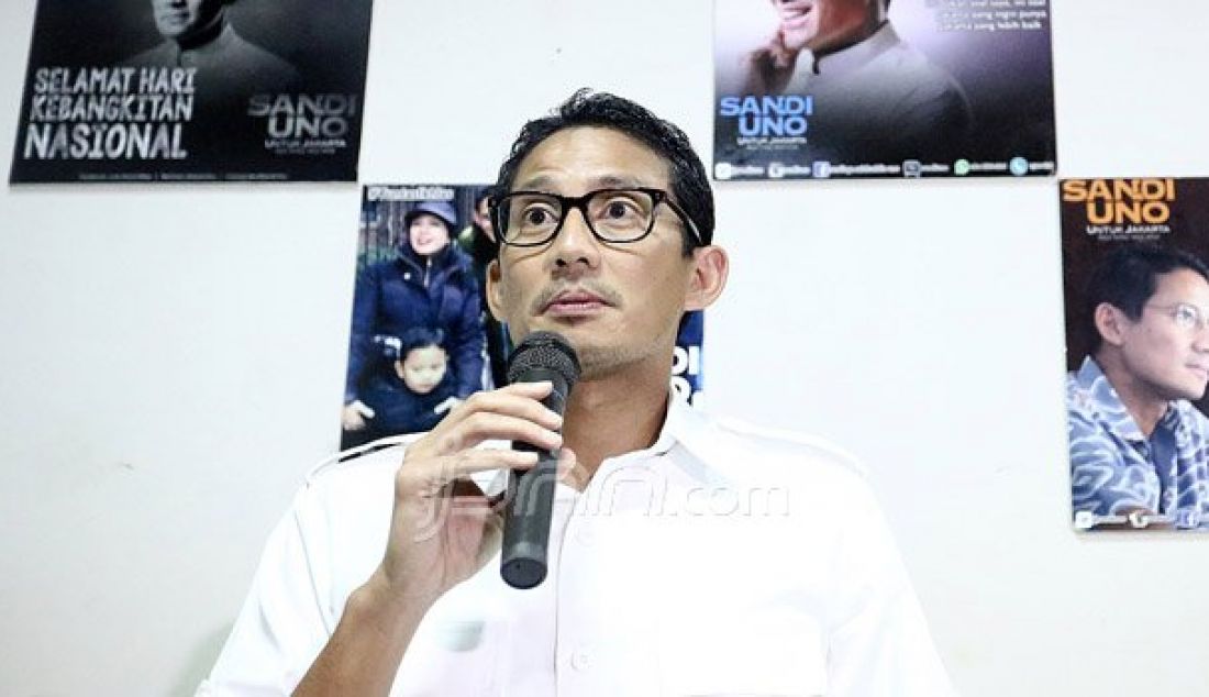 Bakal Calon Gubernur DKI Jakarta dari Partai Gerindra Sandiaga Uno saat menggelar konferensi pers di Posko Relawan Sandi, Jakarta, Kamis (22/9). Sandi yang diusung koalisi kekeluargaan berencana akan berpasangan dengan Anies Baswedan. Foto: Ricardo/JPNN.com - JPNN.com