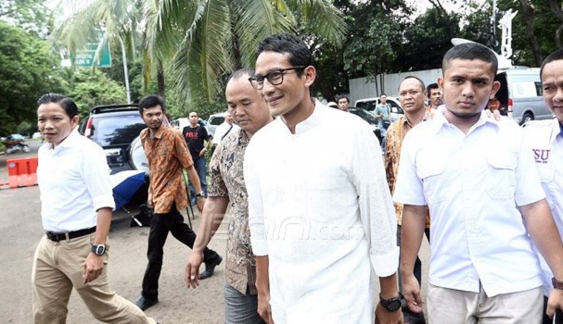 Bakal Calon Gubernur DKI Jakarta dari Partai Gerindra Sandiaga Uno saat tiba di kediaman Ketua Umum Partai Gerindra Prabowo Subianto, Jakarta, Jumat (23/9). Foto: Ricardo/JPNN.com - JPNN.com